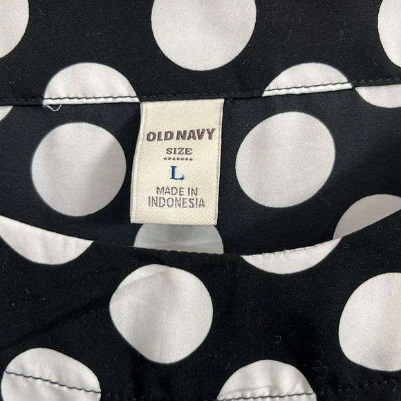 Black and white polka dot blouse. - Picture 3 of 7